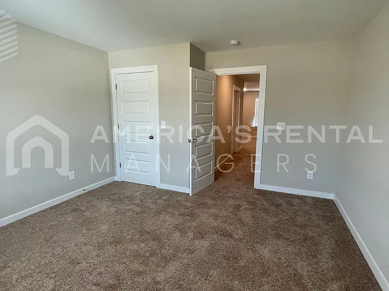 55 Kings Way — Photo 42