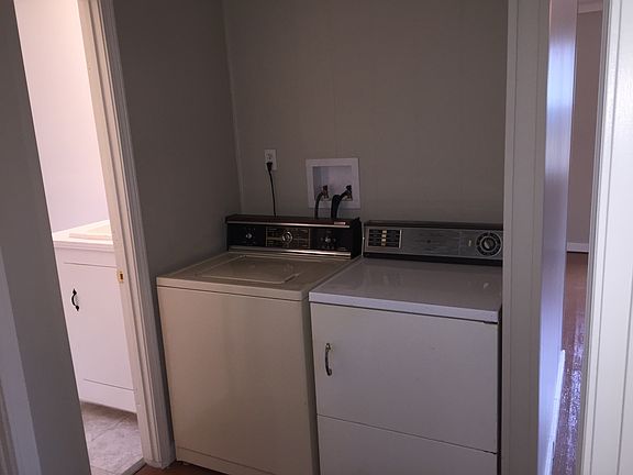 3rd image of 556 Pinckney Ct