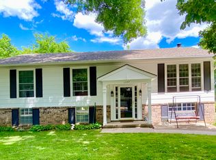 1247 E Crestview Dr, Maryville, MO 64468