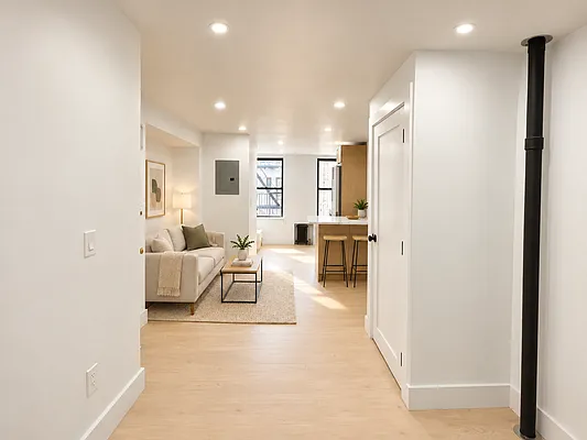 Living room, photo 2