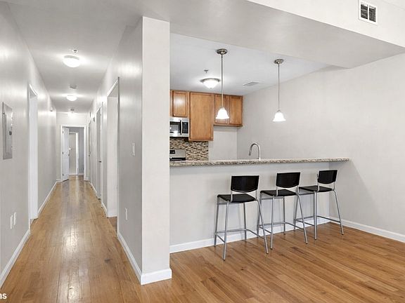 2nd image of 612 12th St Unit 4