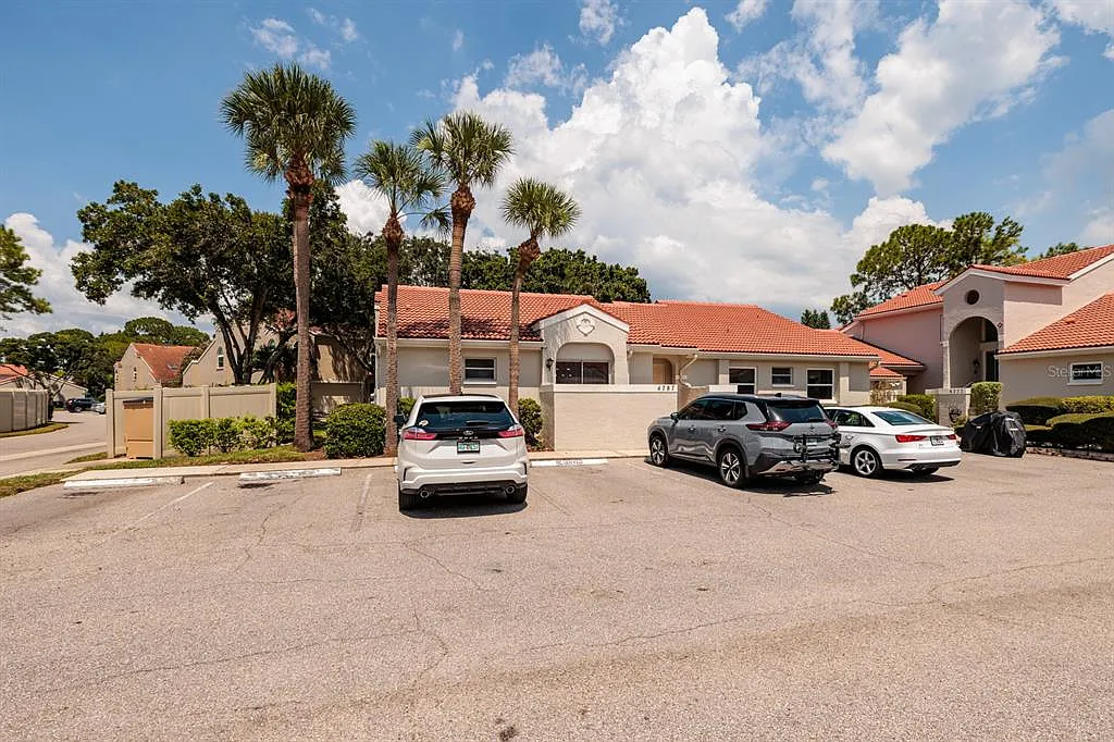 2 bed, 1.5 bath, 910 sqft, $2,900 — Photo 2