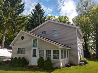 28077 N Lake Dr, Wauconda, IL