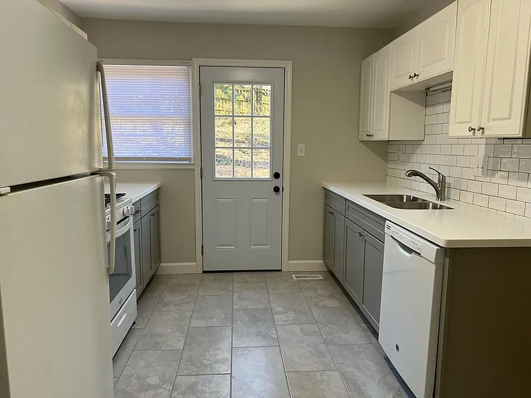 471 Gift Ave SE — Photo 12