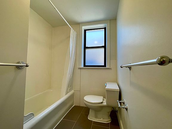 5th image of 6242 Southwood Ave #2S