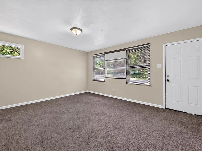 6 Amelia Dr — Photo 5