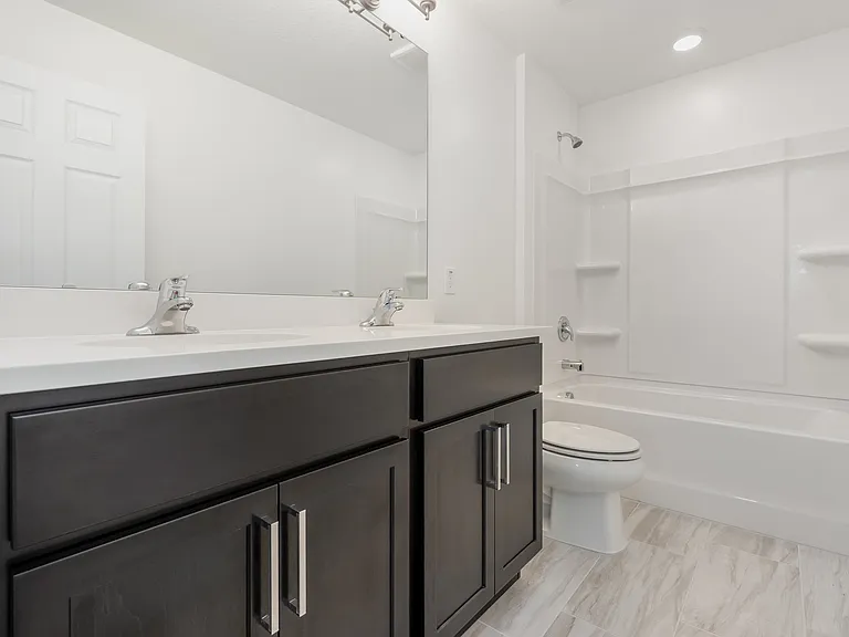 Upstairs hall bathroom, duel vanities with tub/shower