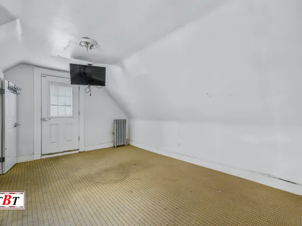 945 East 15th Street image 29 of 34