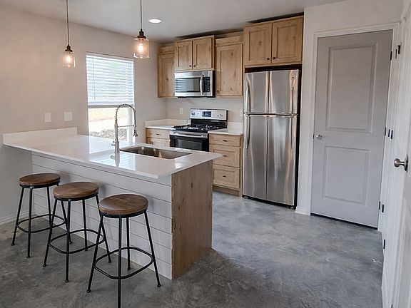 2nd image of 5200-5226 So 33rd St