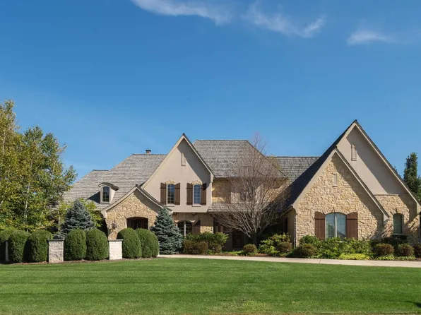 902 North Bluespruce CIRCLE, Hartland, WI 53029