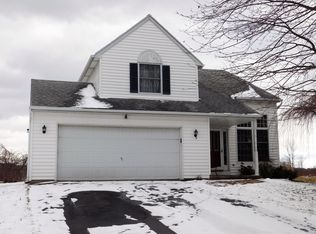 1561 Hayride Dr, Farmington, NY 14425
