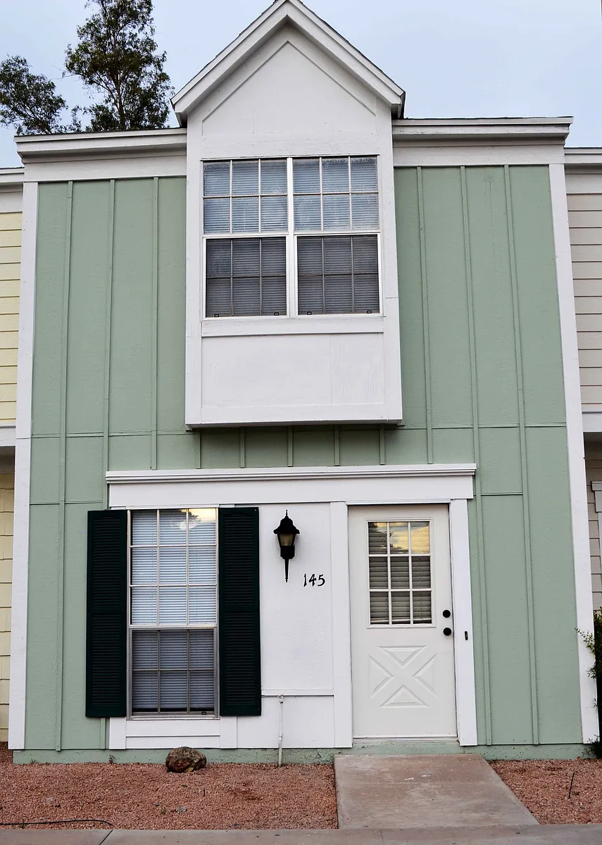 Building Photo - 1600 N Saba St #145