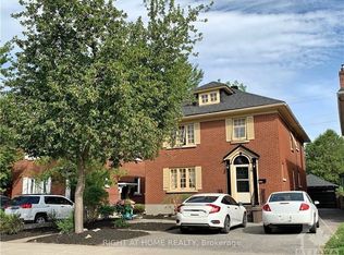 359 5th Ave #2, Ottawa, ON K1S 2N6