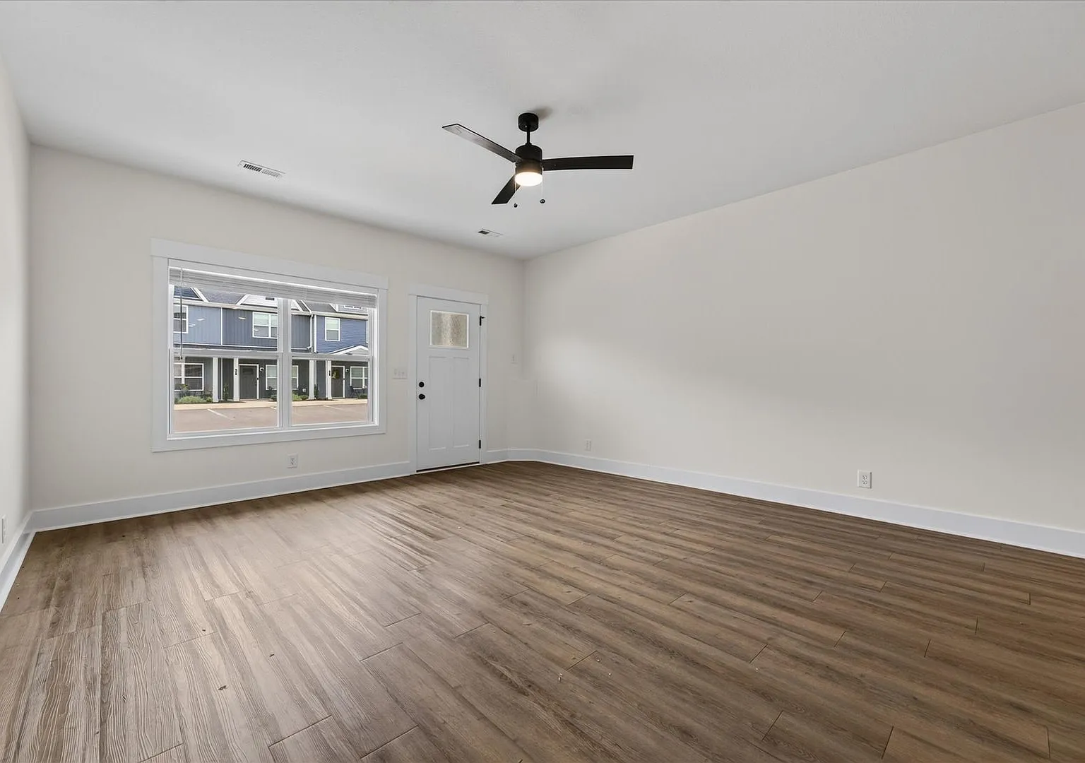 Pet Friendly Two Bedroom! — Photo 4