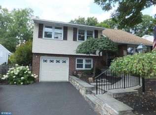 521 Inman Ter, Willow Grove, PA 19090