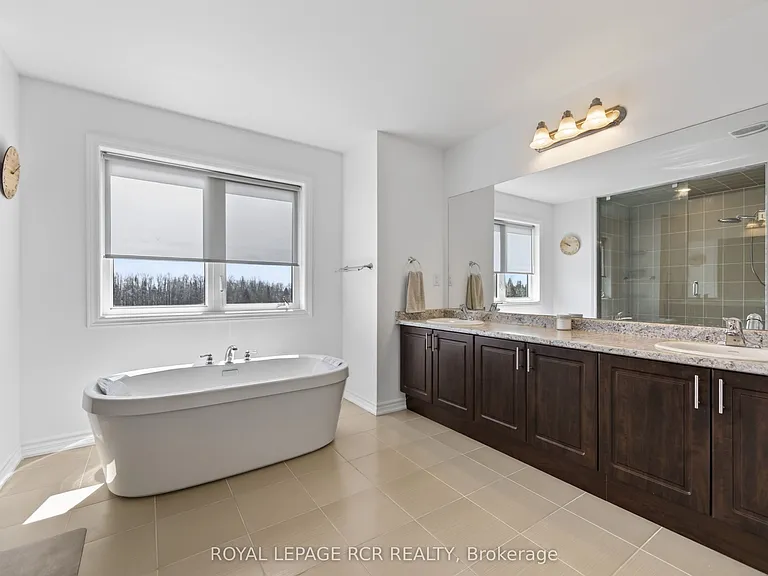375 Russell St — Photo 11
