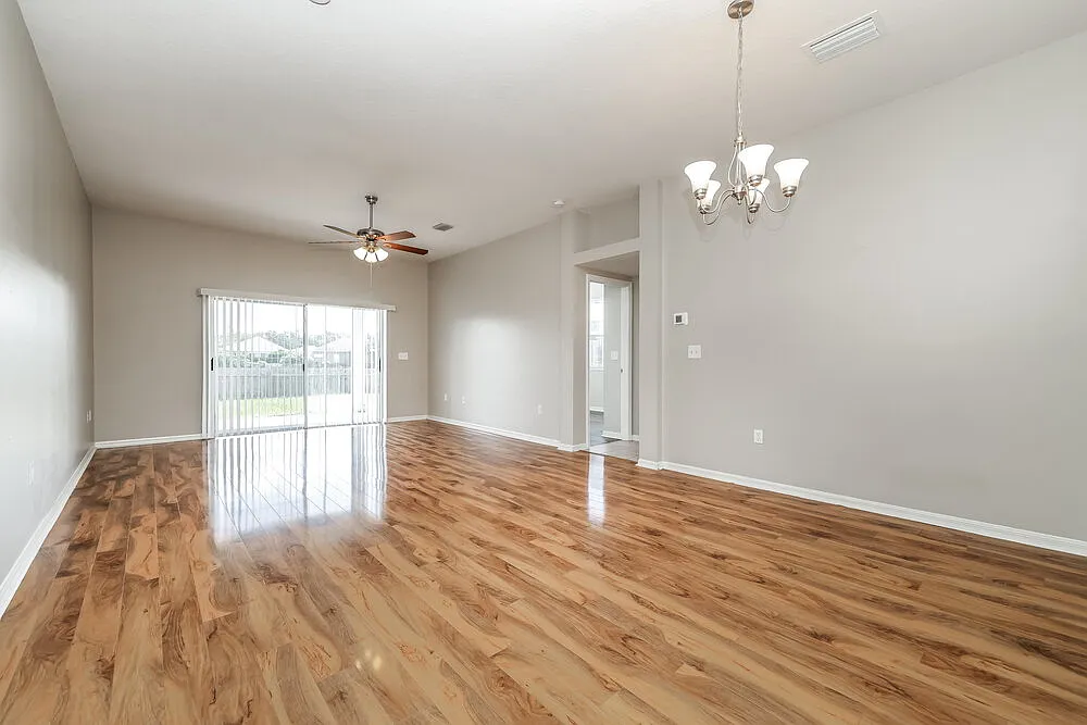3 bed, 2.0 bath, 1722 sqft, $2,245 — Photo 4