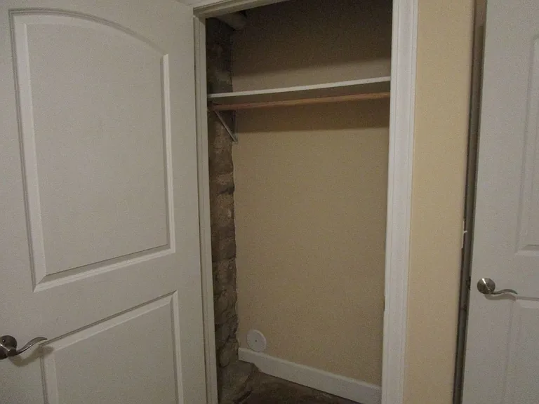 810 E Broadway — Photo 25
