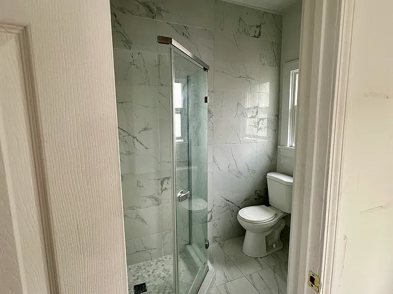 707 N Ridgewood Pl #211 — Photo 17