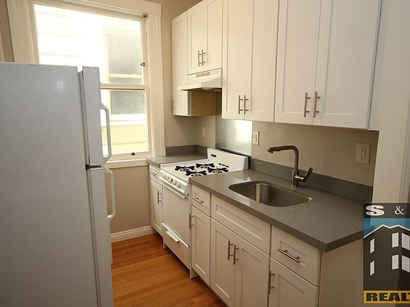 2nd image of 1044 Pine St APT 7