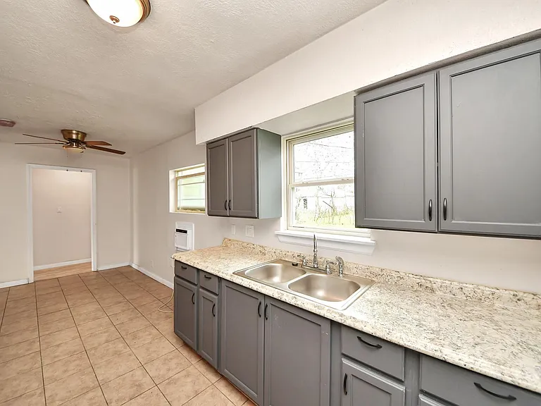 10506 Sierra Dr — Photo 17