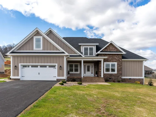 173 Rolling Oaks Dr, Fishersville, VA 22939