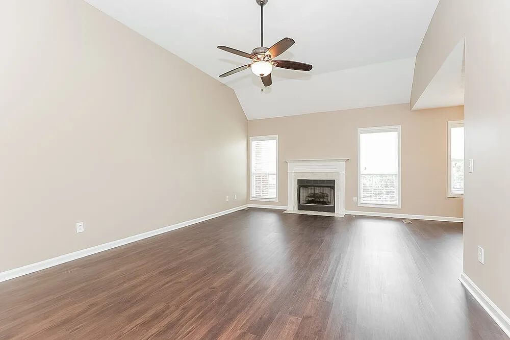 3 bed, 2.0 bath, 1711 sqft, $2,180 — Photo 4