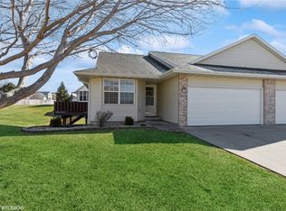 6636 Waterview Dr SW, Cedar Rapids, IA 52404