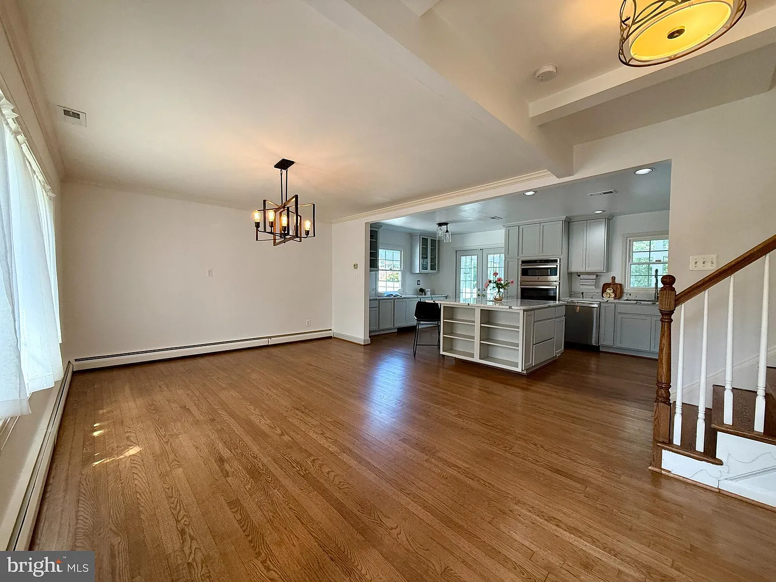 4 bed, 4.5 bath, 3125 sqft, $6,000 — Photo 4