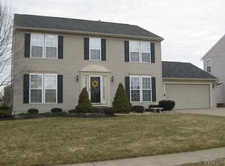 15 Creekwood Dr, Lancaster, NY 14086