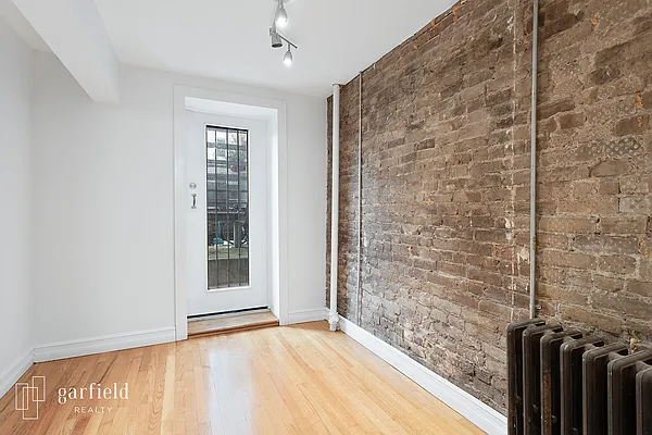 Rented by Garfield Realty  | media 22