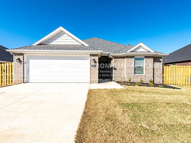 410 Coconut Ln — Photo 1