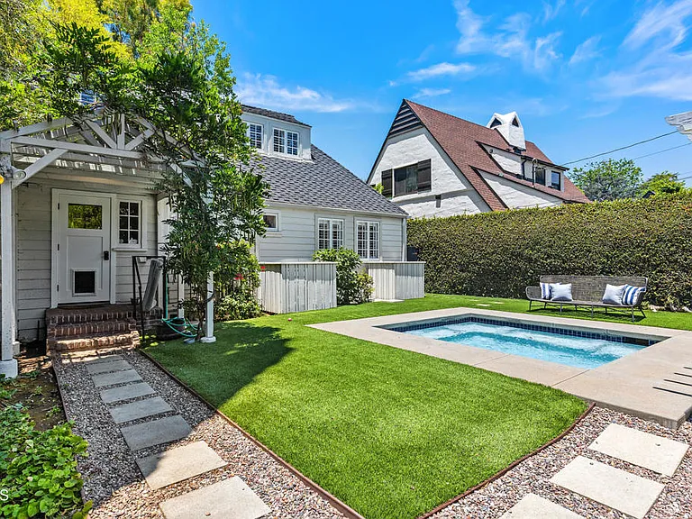 840 Victoria Dr — Photo 30