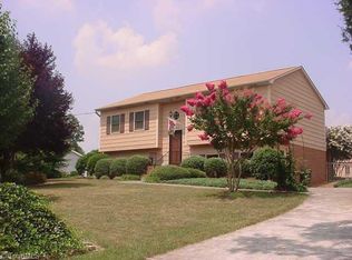 1047 Cresthaven Dr, Lewisville, NC 27023