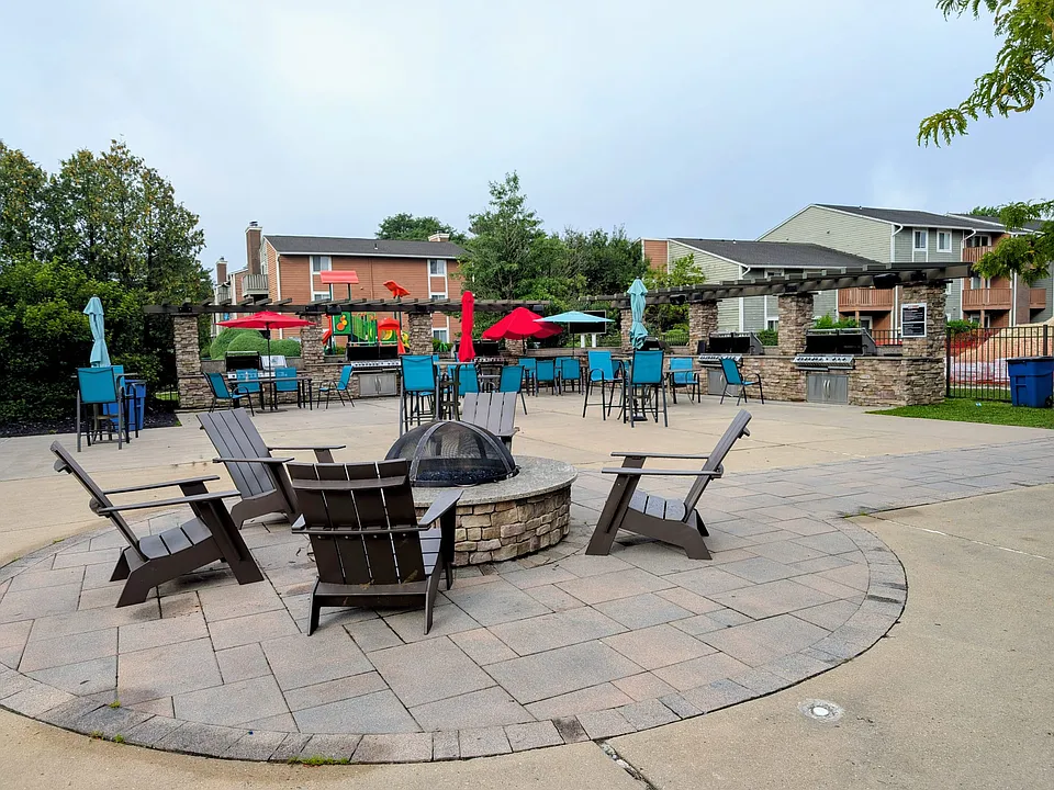 2313 Ravens Crest Dr