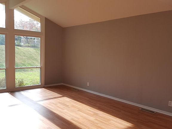 2nd image of 28 Graeler Dr