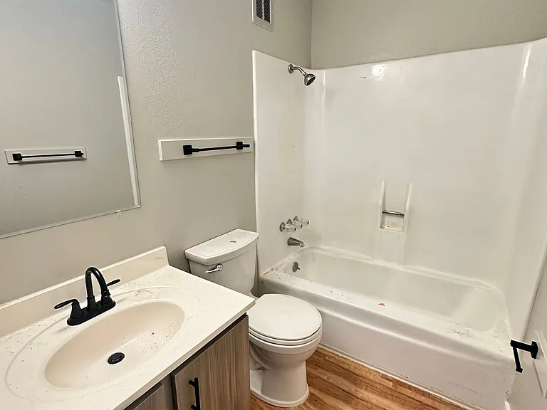 Stone Gate Apartments — Photo 17
