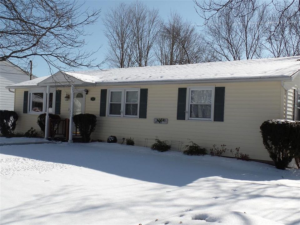 1st image of 22 Matthew Dr