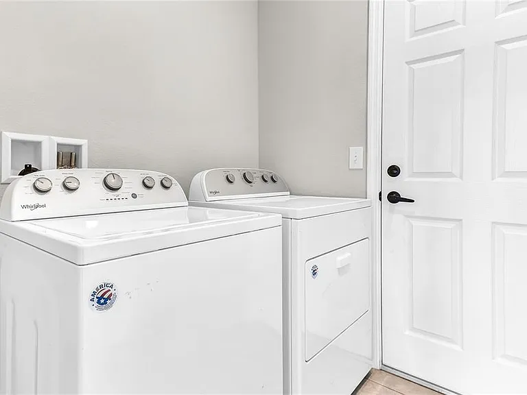 747 Citrus Isle Dr — Photo 17