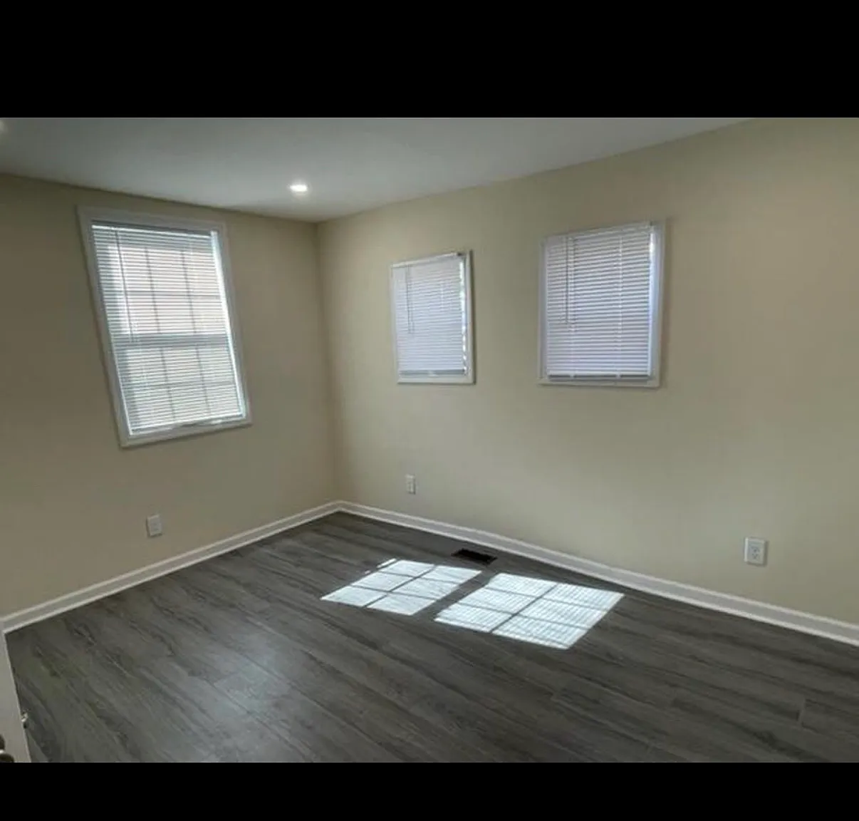 3 bed, 980 sqft, $1,980 — Photo 4