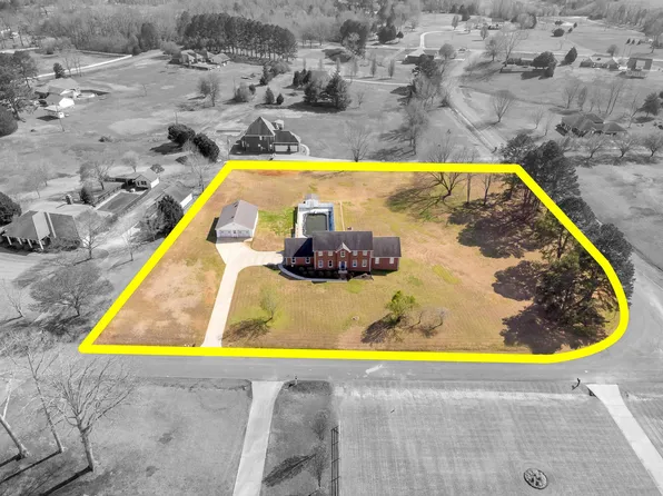 501 Cedar Bend Dr, Florence, AL 35634