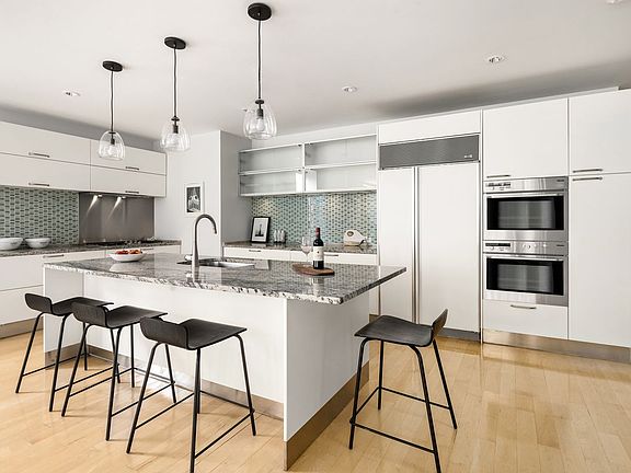 4th image of 144 W 18th St APT 4e