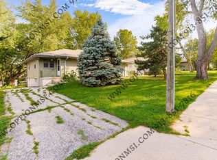 8307 Santa Fe Ln, Overland Park, KS 66212