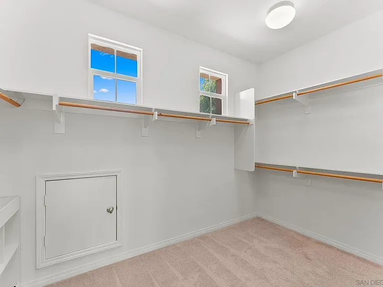 10449 Monterey Ridge Dr — Photo 22