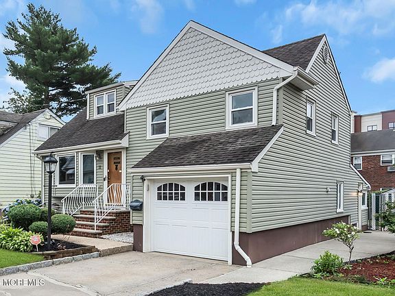 3rd image of 11 E Grove Avenue