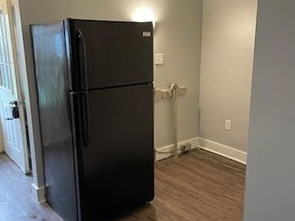 5th image of 1303 S Elm St #2