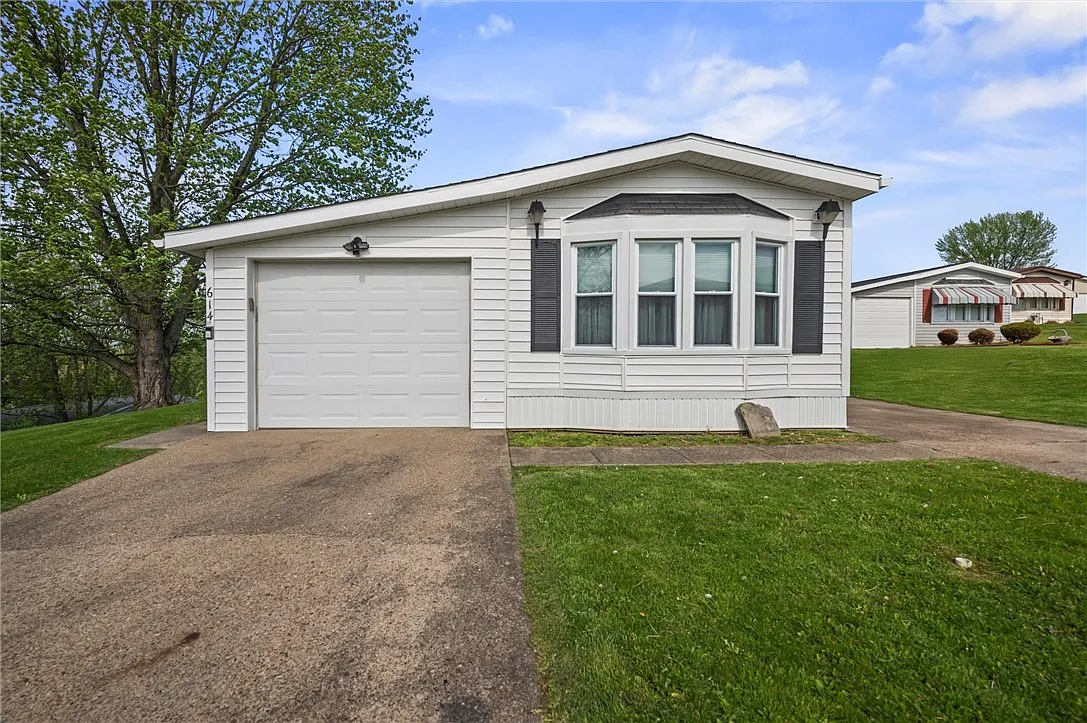 614 Lark Ln photo 1
