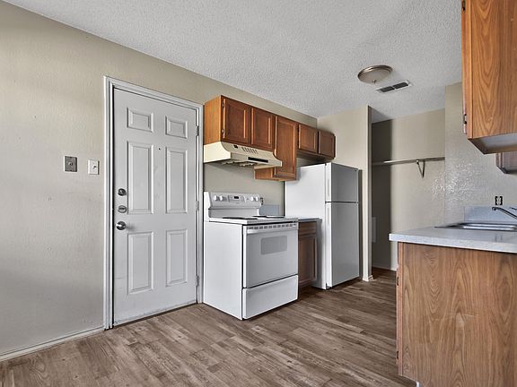 4th image of 9603 Elmwood Ave