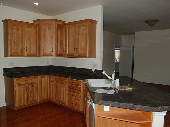 4th image of 166 NW Mellor Loop