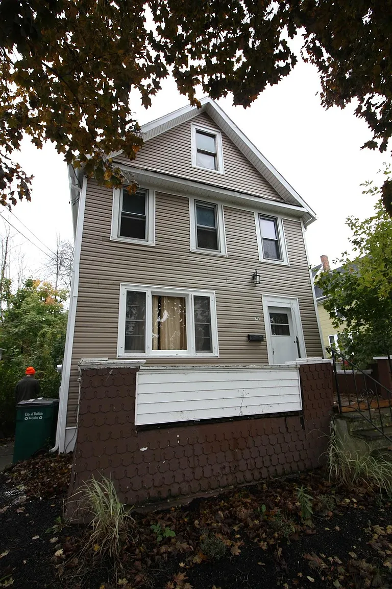 75 Bradley St photo 1